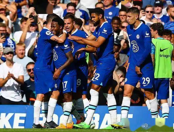 曼联压哨租借遭拒！24岁铁腰无缘加盟，中场危机何解？